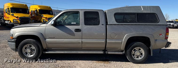 image for item ES5702 1999 Chevrolet Silverado 2500 Ext. Cab pickup truck