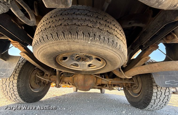 image for item ES5702 1999 Chevrolet Silverado 2500 Ext. Cab pickup truck