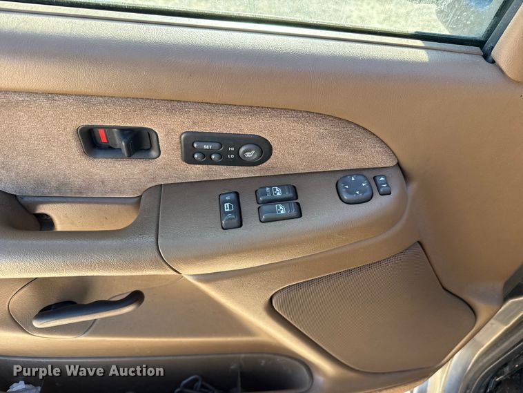 image for item ES5702 1999 Chevrolet Silverado 2500 Ext. Cab pickup truck