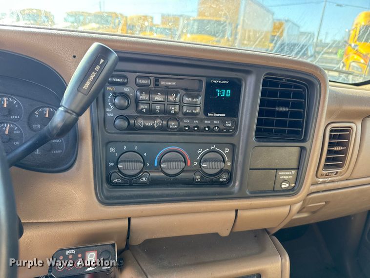 image for item ES5702 1999 Chevrolet Silverado 2500 Ext. Cab pickup truck