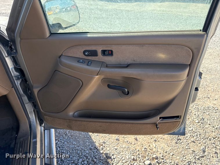 image for item ES5702 1999 Chevrolet Silverado 2500 Ext. Cab pickup truck