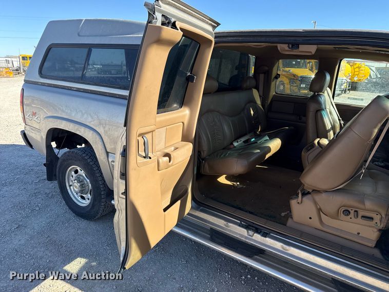 image for item ES5702 1999 Chevrolet Silverado 2500 Ext. Cab pickup truck