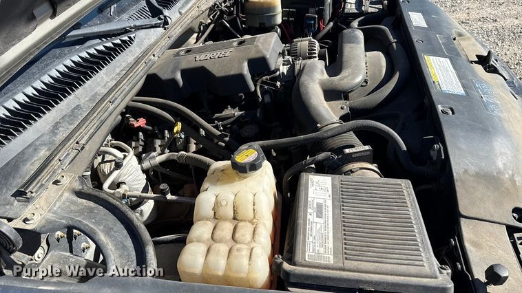 image for item ES5702 1999 Chevrolet Silverado 2500 Ext. Cab pickup truck