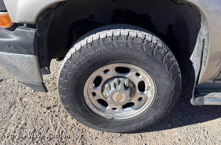 image for item ES5702 1999 Chevrolet Silverado 2500 Ext. Cab pickup truck