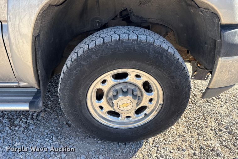 image for item ES5702 1999 Chevrolet Silverado 2500 Ext. Cab pickup truck