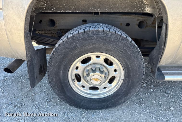 image for item ES5702 1999 Chevrolet Silverado 2500 Ext. Cab pickup truck