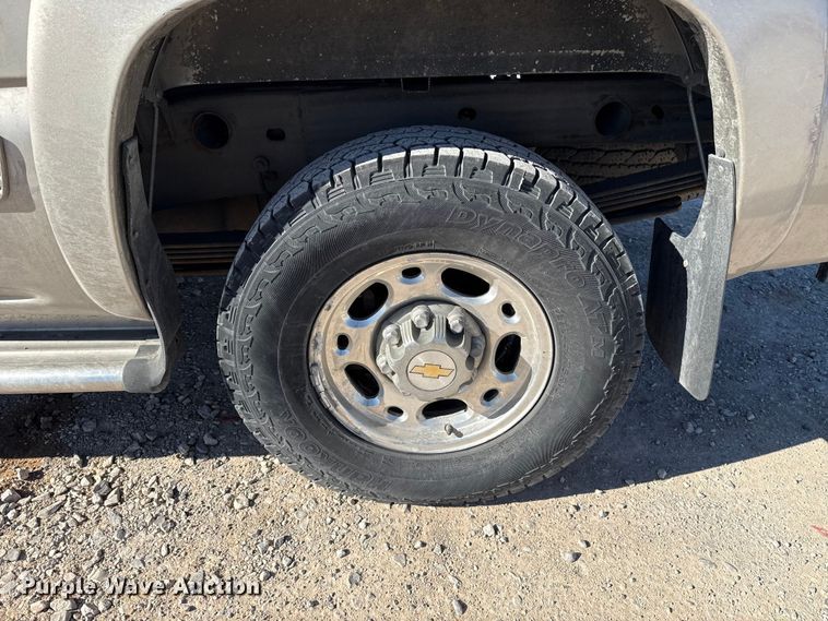 image for item ES5702 1999 Chevrolet Silverado 2500 Ext. Cab pickup truck