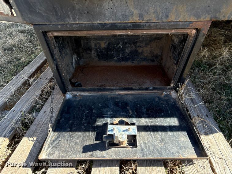 image for item ES5721 Crownline flatbed