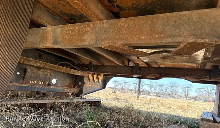 image for item ES5721 Crownline flatbed