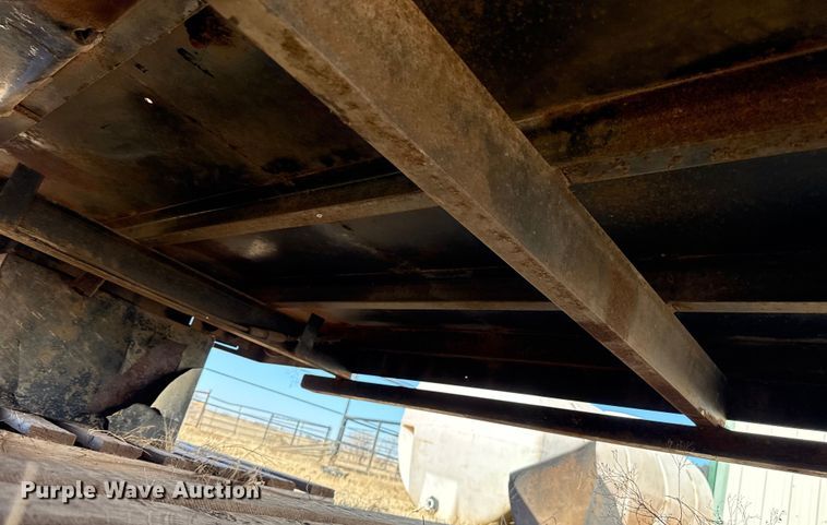 image for item ES5721 Crownline flatbed