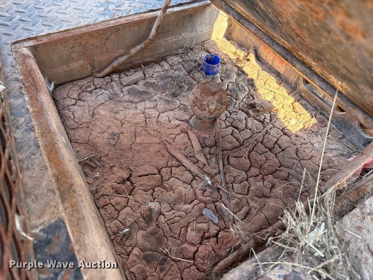 image for item ES5721 Crownline flatbed