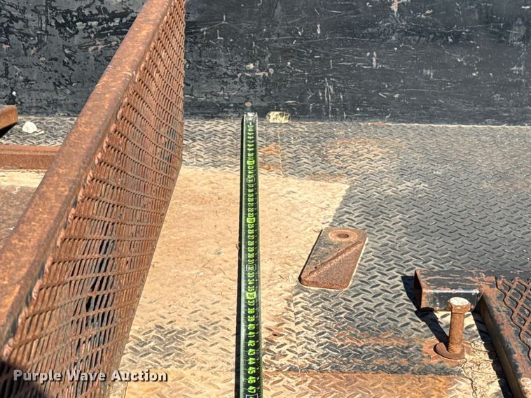 image for item ES5721 Crownline flatbed