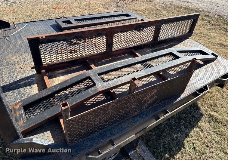 image for item ES5721 Crownline flatbed