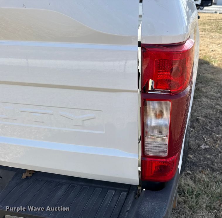 image for item ES5723 2021 Ford F250 Super Duty Crew Cab pickup truck