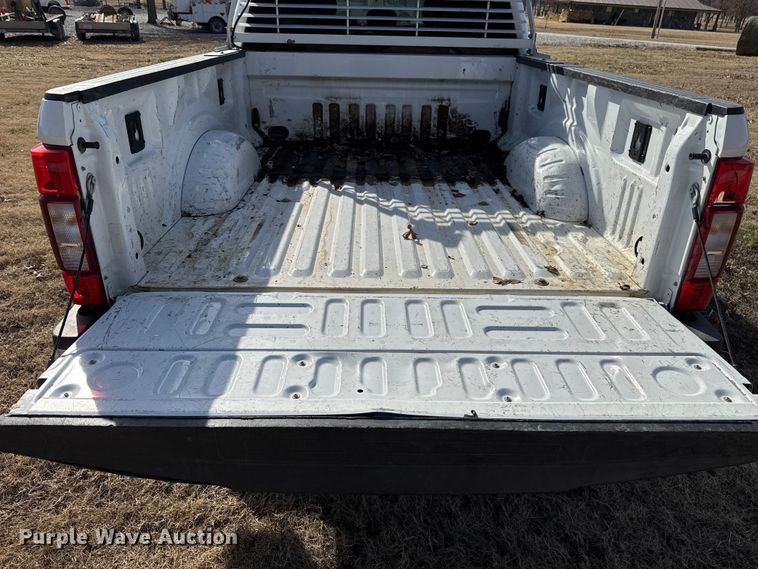 image for item ES5723 2021 Ford F250 Super Duty Crew Cab pickup truck