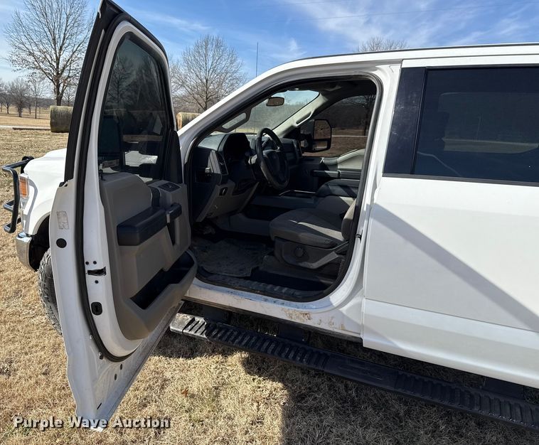 image for item ES5723 2021 Ford F250 Super Duty Crew Cab pickup truck