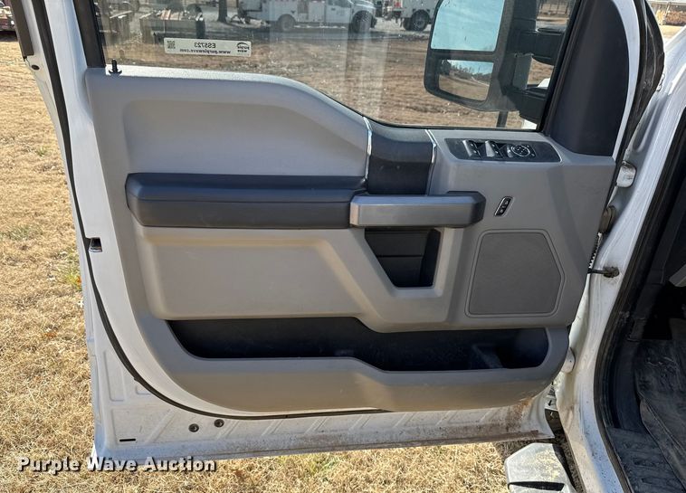 image for item ES5723 2021 Ford F250 Super Duty Crew Cab pickup truck