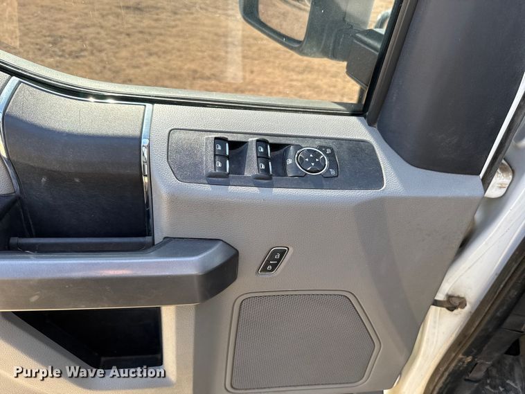 image for item ES5723 2021 Ford F250 Super Duty Crew Cab pickup truck