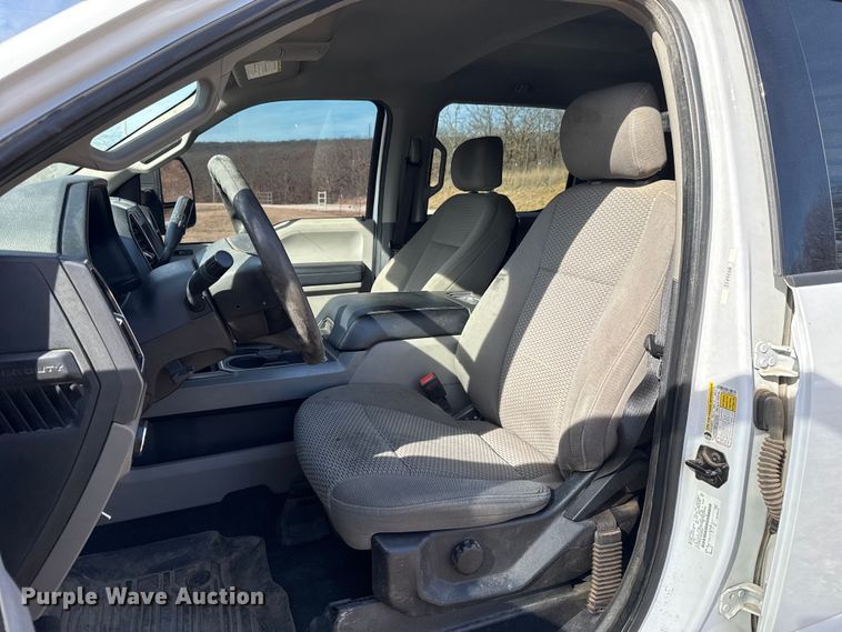 image for item ES5723 2021 Ford F250 Super Duty Crew Cab pickup truck