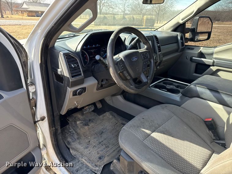 image for item ES5723 2021 Ford F250 Super Duty Crew Cab pickup truck