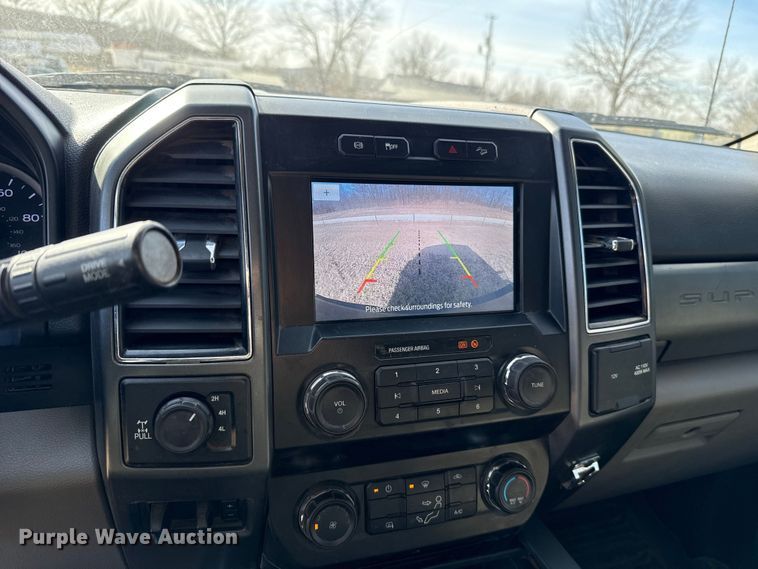 image for item ES5723 2021 Ford F250 Super Duty Crew Cab pickup truck