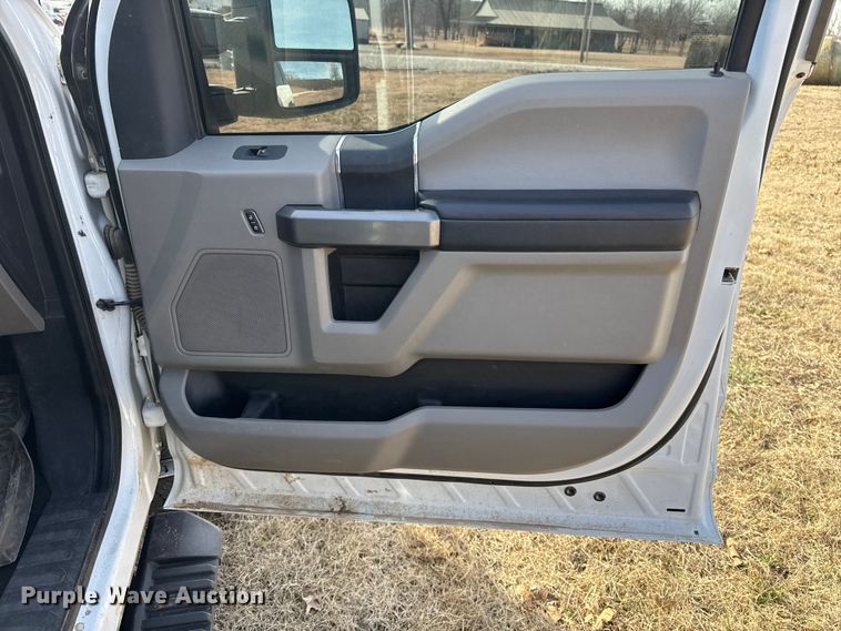 image for item ES5723 2021 Ford F250 Super Duty Crew Cab pickup truck