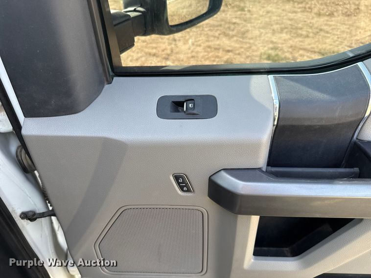 image for item ES5723 2021 Ford F250 Super Duty Crew Cab pickup truck