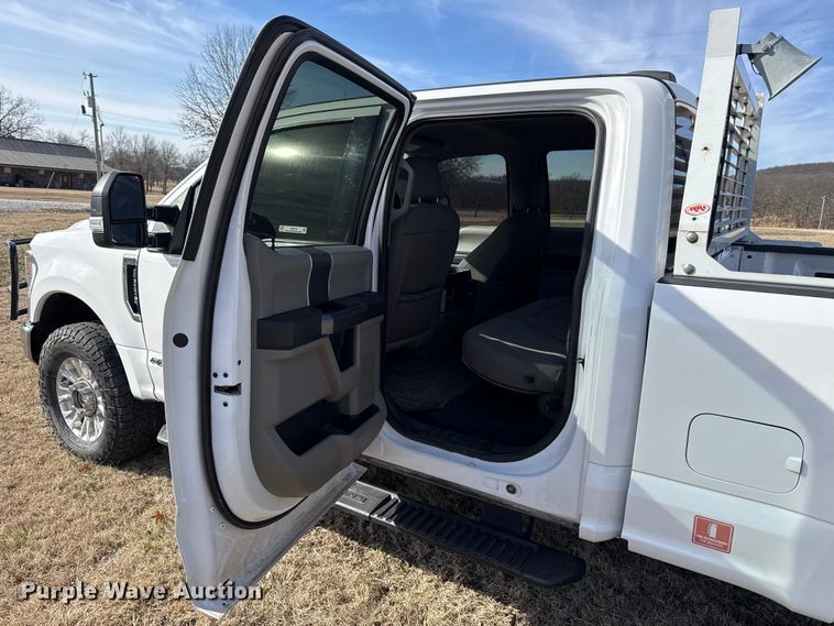 image for item ES5723 2021 Ford F250 Super Duty Crew Cab pickup truck