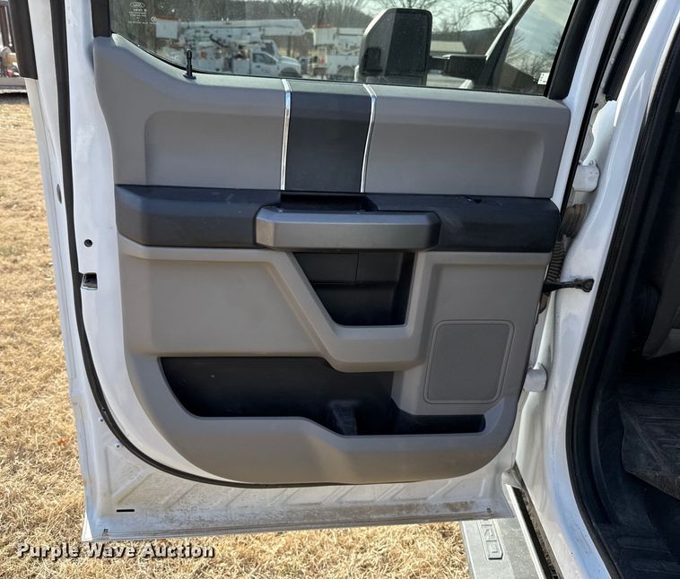 image for item ES5723 2021 Ford F250 Super Duty Crew Cab pickup truck