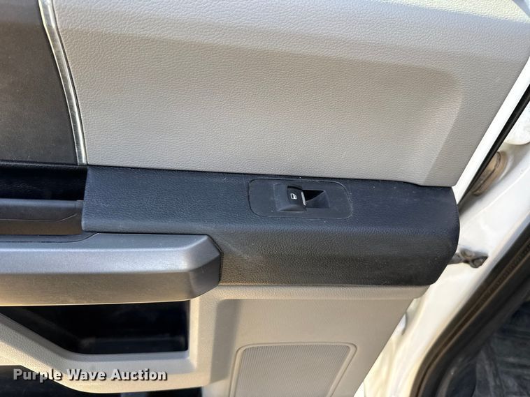 image for item ES5723 2021 Ford F250 Super Duty Crew Cab pickup truck