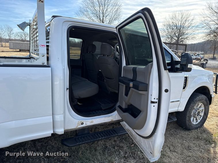 image for item ES5723 2021 Ford F250 Super Duty Crew Cab pickup truck