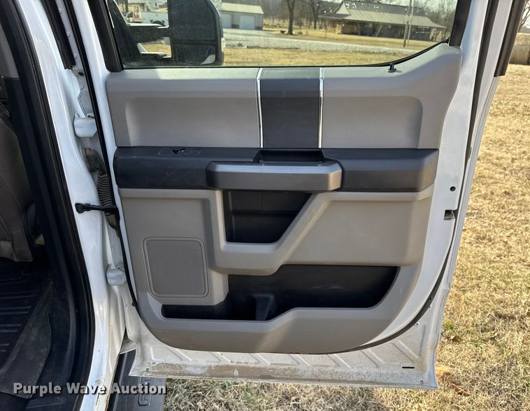 image for item ES5723 2021 Ford F250 Super Duty Crew Cab pickup truck