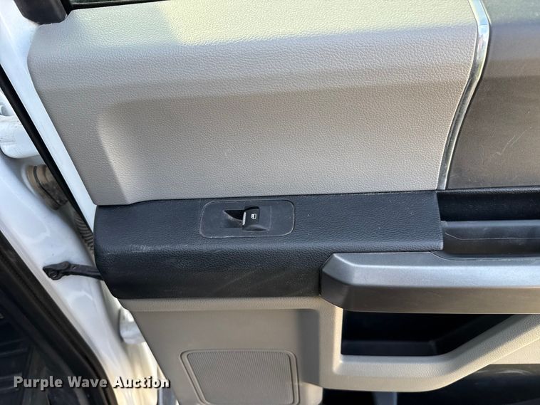 image for item ES5723 2021 Ford F250 Super Duty Crew Cab pickup truck