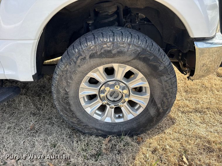 image for item ES5723 2021 Ford F250 Super Duty Crew Cab pickup truck