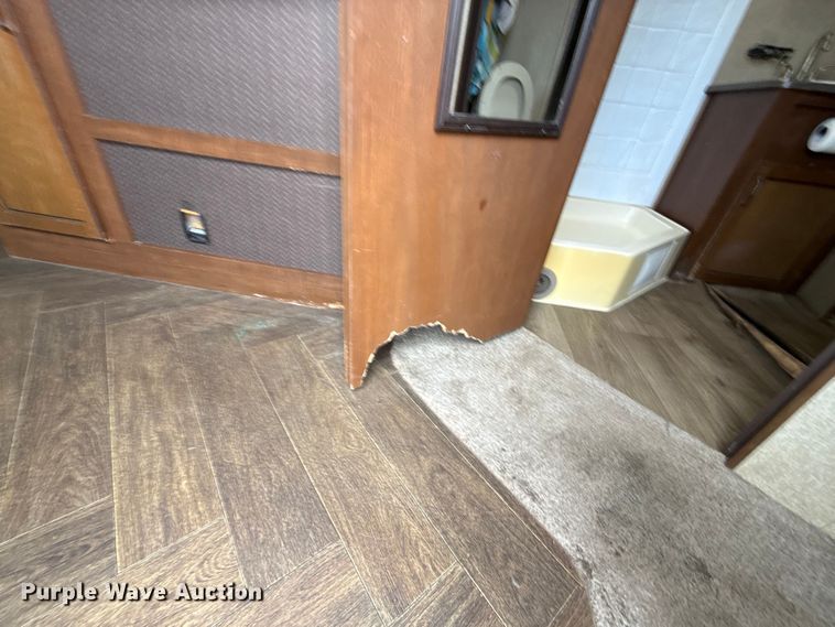 image for item ES5742 2013 Heartland 322RES Sundance camper