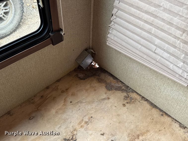 image for item ES5742 2013 Heartland 322RES Sundance camper