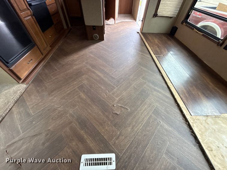 image for item ES5742 2013 Heartland 322RES Sundance camper