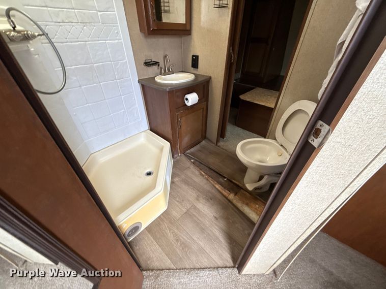 image for item ES5742 2013 Heartland 322RES Sundance camper