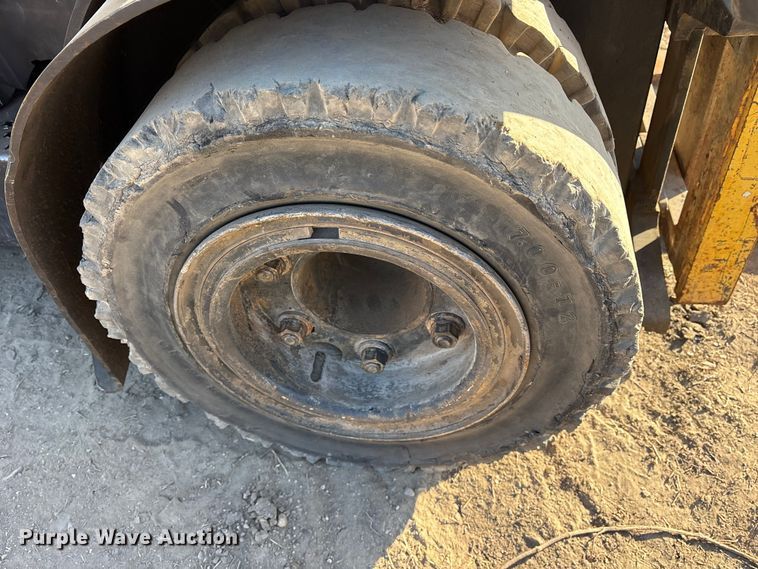 image for item ES8529 2007 Hyster H60PY forklift