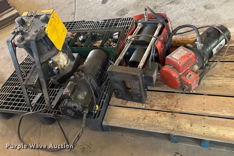 image for item ES8530 Weatherhead Cool-O-Crimp Super I hydraulic hose crimp machine