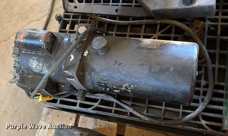 image for item ES8530 Weatherhead Cool-O-Crimp Super I hydraulic hose crimp machine