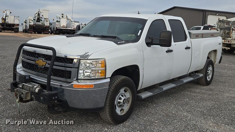 image for item ET1122 2013 Chevrolet Silverado 2500HD Crew Cab pickup truck