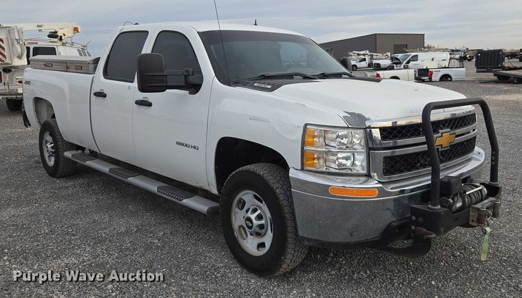 image for item ET1122 2013 Chevrolet Silverado 2500HD Crew Cab pickup truck