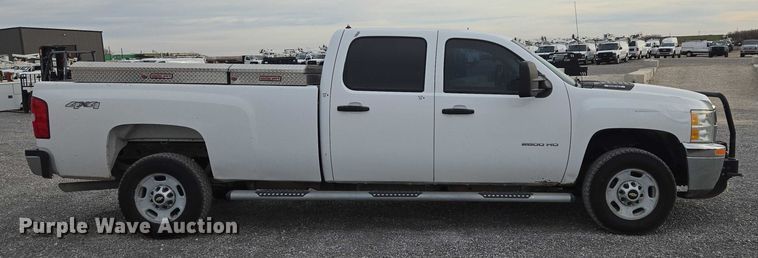 image for item ET1122 2013 Chevrolet Silverado 2500HD Crew Cab pickup truck