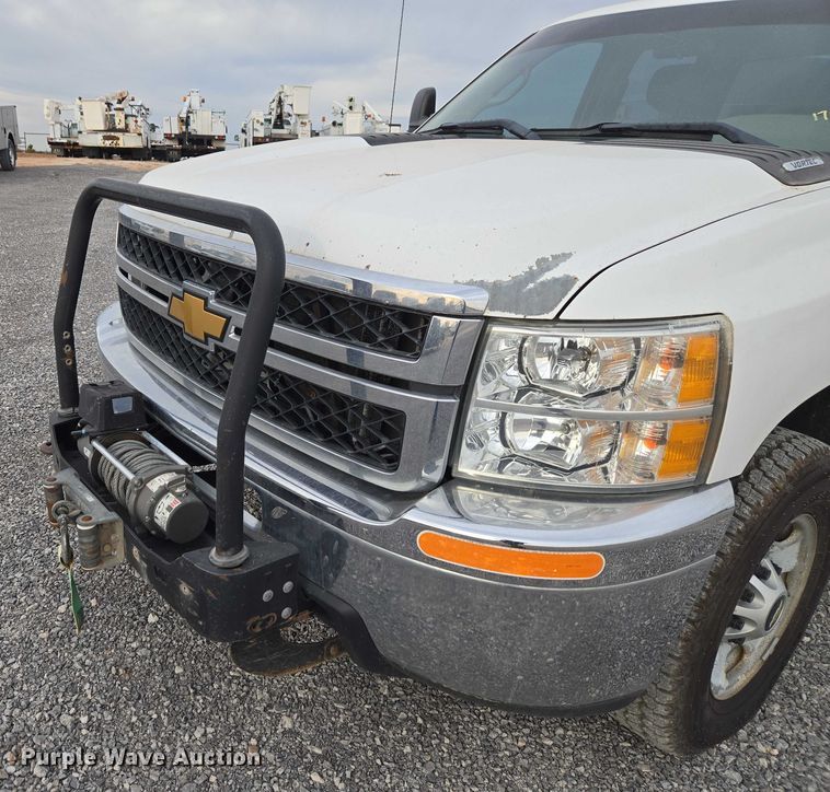 image for item ET1122 2013 Chevrolet Silverado 2500HD Crew Cab pickup truck