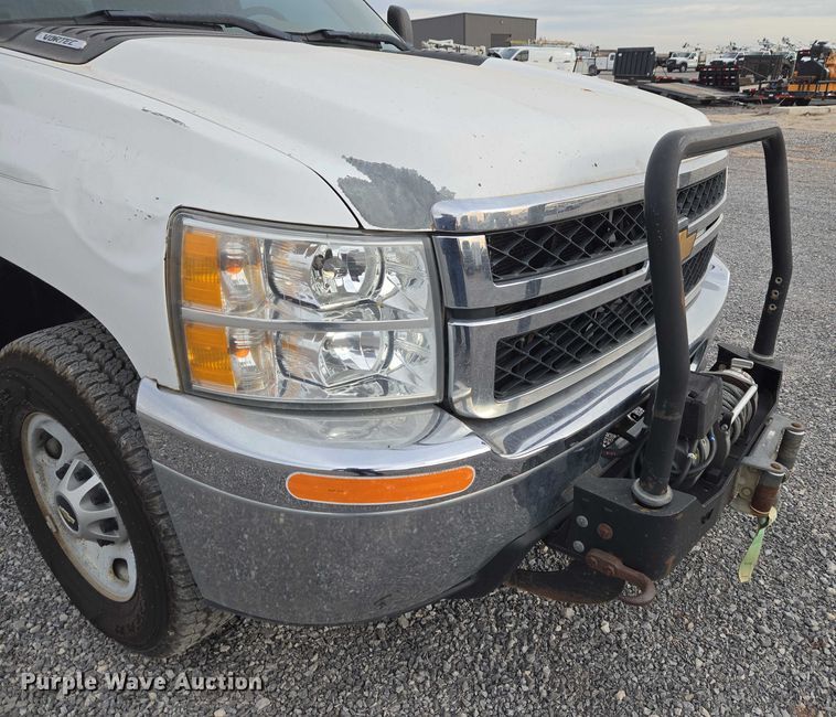 image for item ET1122 2013 Chevrolet Silverado 2500HD Crew Cab pickup truck
