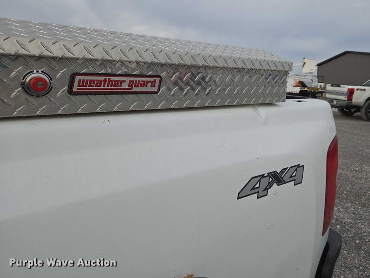 image for item ET1122 2013 Chevrolet Silverado 2500HD Crew Cab pickup truck