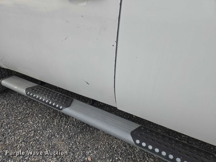 image for item ET1122 2013 Chevrolet Silverado 2500HD Crew Cab pickup truck