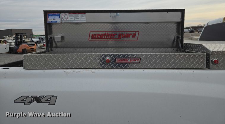 image for item ET1122 2013 Chevrolet Silverado 2500HD Crew Cab pickup truck