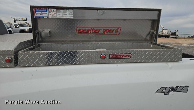 image for item ET1122 2013 Chevrolet Silverado 2500HD Crew Cab pickup truck